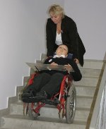 Валентина и Кирилл Дроздковы. Мама сама таскает сына с коляской по лестницам школы