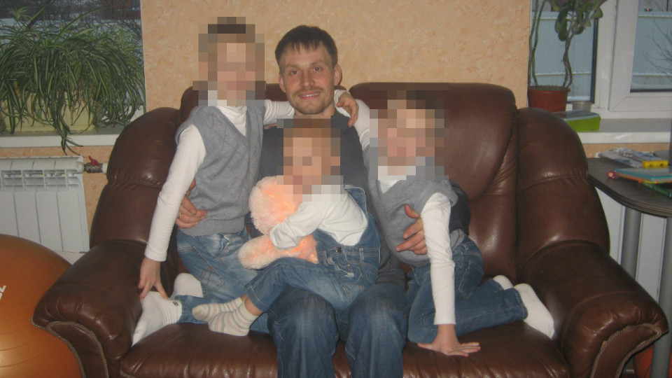 Денис Савинов с сыновьями.