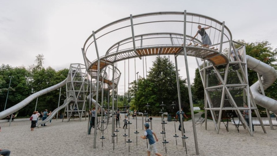 В московском парке Горького открылась самая большая в России инклюзивная детская  площадка — категория "Общество"