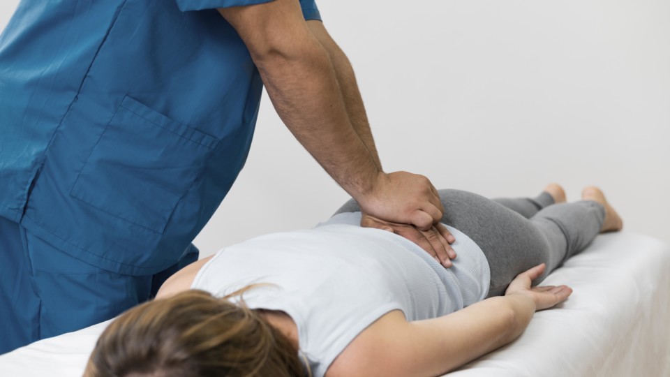 <a href=https://ru.freepik.com/free-photo/osteopathy-patient-getting-treatment-massage_20148526.htm>Изображение от Freepik</a>