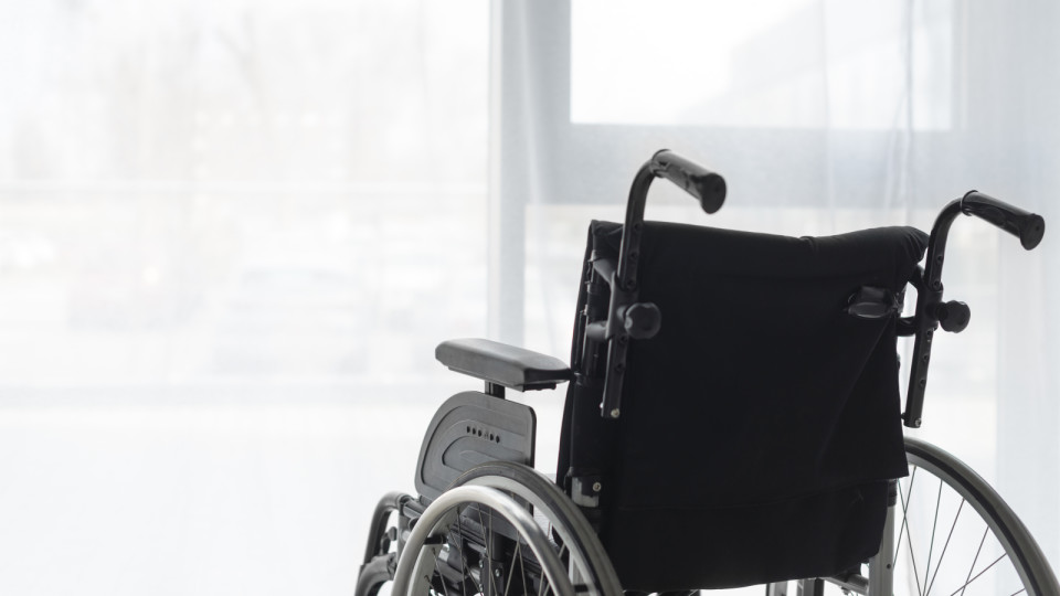 <a href=https://ru.freepik.com/free-photo/close-up-professional-wheelchair_7071563.htm>Изображение от Freepik</a>