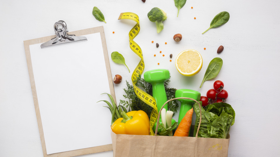<a href=https://ru.freepik.com/free-photo/bag-of-groceries-with-copy-space_5268413.htm>Изображение от Freepik</a>