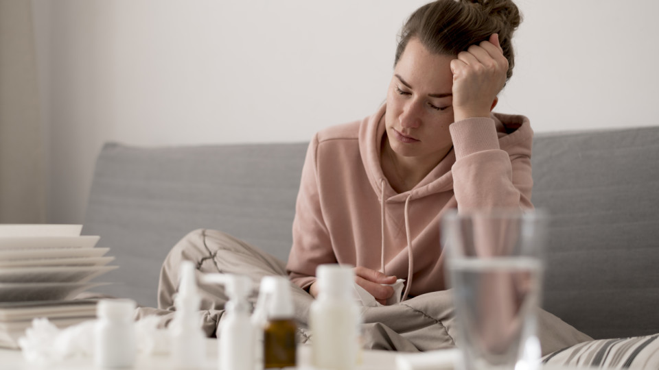 <a href=https://ru.freepik.com/free-photo/sick-female-person-having-a-headache_7595740.htm>Изображение от freepik</a>