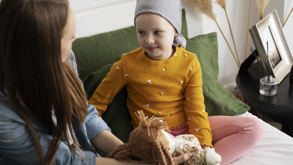 <a href=https://ru.freepik.com/free-photo/young-child-therapy-battling-cancer_26538183.htm#fromView=search&page=1&position=23&uuid=0c351fb1-731c-4ee0-aafc-4599a185af44&query=%D1%83%D1%81%D1%8B%D0%BD%D0%BE%D0%B2%D0%BB%D0%B5%D0%BD%D0%B8%D0%B5+%D1%80%D0%B5%D0%B1%D0%B5%D0%BD%D0%BA%D0%B0+%D1%81+%D0%B8%D0%BD%D0%B2%D0%B0%D0%BB%D0%B8%D0%B4%D0%BD%D0%BE%D1%81%D1%82%D1%8C%D1%8E>Изображение от freepik</a>
