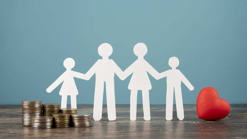 <a href=https://ru.freepik.com/free-photo/life-insurance-concept-with-red-heart_20825396.htm#fromView=search&page=1&position=23&uuid=d0aaa661-6570-4b9d-9e98-a676c06eb99d&query=%D1%81%D0%BE%D1%86%D0%B8%D0%B0%D0%BB%D1%8C%D0%BD%D1%8B%D0%B5+%D0%B2%D1%8B%D0%BF%D0%BB%D0%B0%D1%82%D1%8B>Изображение от freepik</a>
